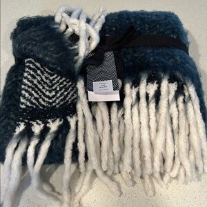 West Elm Jete Manta Throw NWT